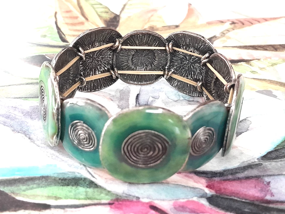 Pulseira elástica espiral esmalte verde trevo irlandês serve para 8" níquel sem chumbo - Imagem 4 de 4