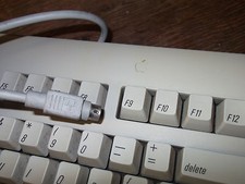 M2980 APPLE DESIGN KEYBOARD VINTAGE RARE KEYBOARD PREOWNED QTY-1