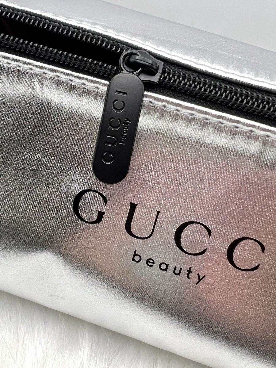❤️GUCCI 鞄　化粧ポーチ❤️ Gucci Beauty Silver Pouch Make Up Bag Cosmetic Pouch Zipped bag