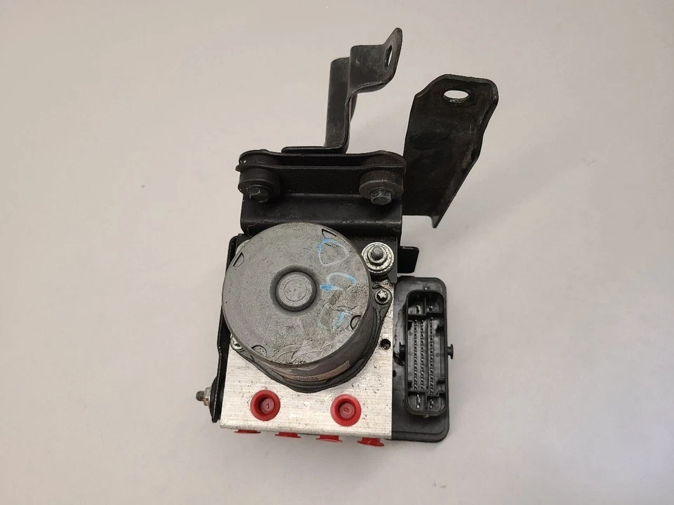 2020 NISSAN MURANO Anti-Lock Brake Part Assembly 6 Cylinder AWD - Image 2 of 4