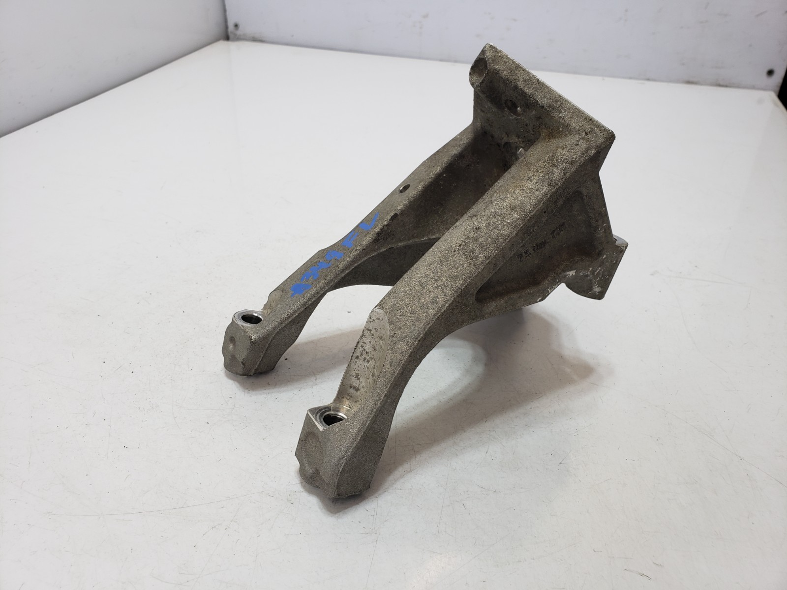 ✅ 13-17 OEM Bentley Continental GT 4.0L V8 Left Driver Engine Mount Bracket