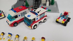 LEGO Sets: Town: City: 7892-1 Hospital lot &23 Figures, Vehicles  Free S&H