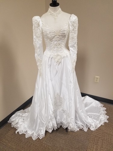 Vintage 80s High Neck Long Sleeve Lacy Wedding Dress San Martin Bidals Size 6