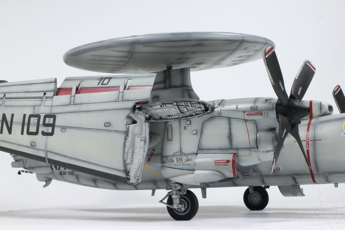 PreSale US Navy E-2C Hawkeye (Folded Wings) 1:48 Pro Built Model