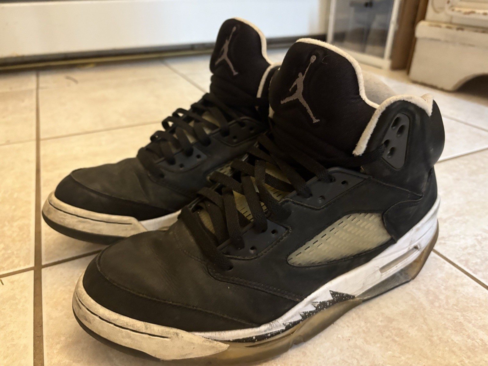 Lot of AIR JORDAN Sneakers - Beater/Restoration Lot, Retro 5, Retro 1