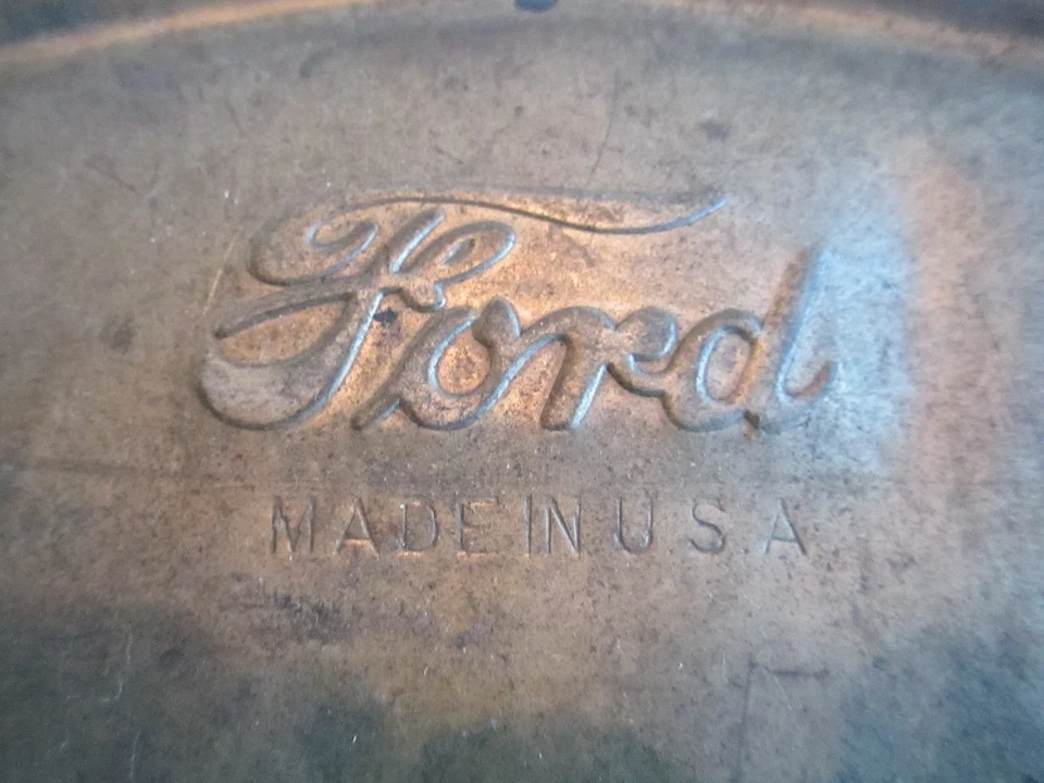 VTG ANTIQUE ORIGINAL FORD MODEL T BRASS TANK RADIATOR SHIELD SHELL TOP     D30 - Image 2 of 4