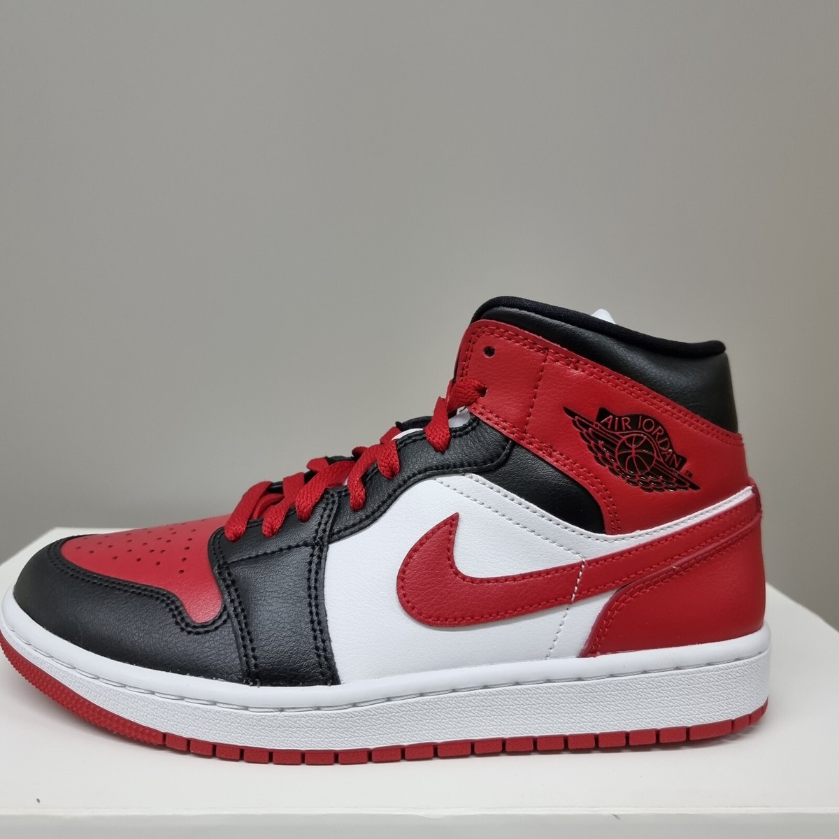 NIKE AIR JORDAN 1 MID NIKE AIR JORDAN 1 MID