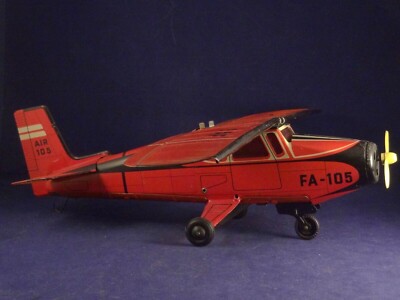 Ancien jouet tôle avion monoplan monomoteur FA 105 1965