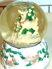 Vintage House Of Lloyd Reindeer Christmas Snow Globe Music Box 1994