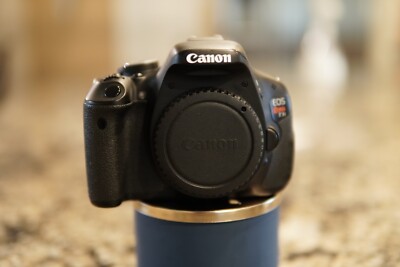 Canon EOS Rebel T3i in Mint Condition Shutter count: 3469 - 18.0 MP DSLR Camera 