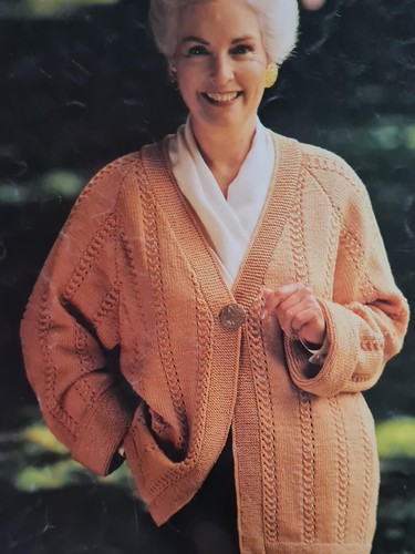 1980s Graduated Yoke Aran Cable Bobble Twinset Patons 1110 Knitting Pattern DK - Picture 5 of 6