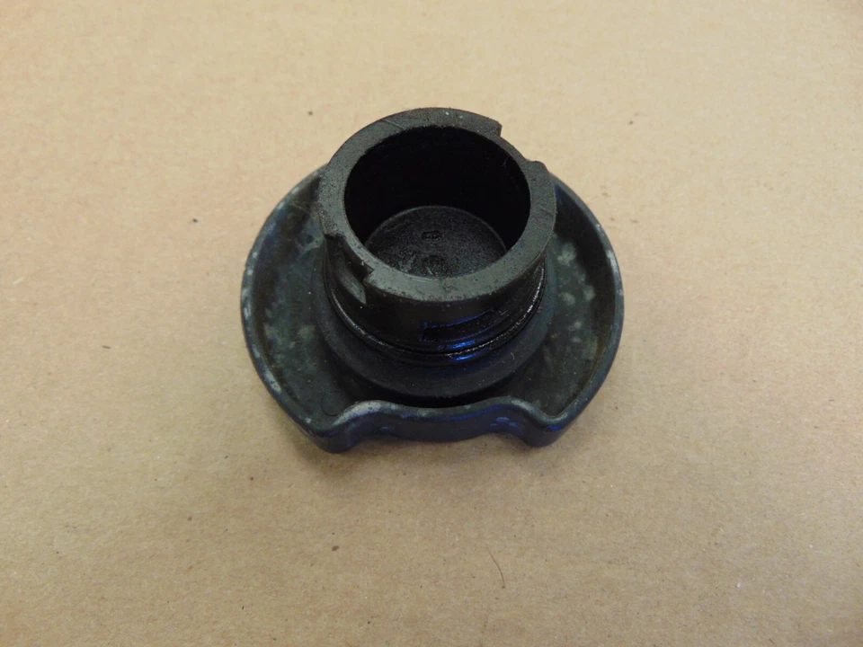 1998-2011 FORD CROWN VICTORIA 5W-20 ENGINE OIL CAP #9068 Foto 2 de 3