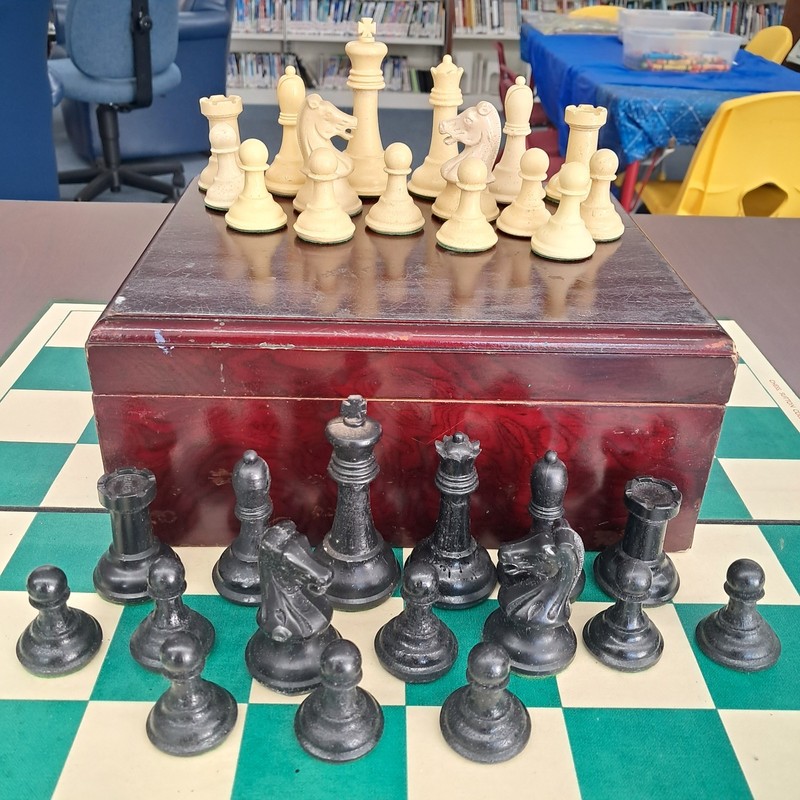 VINTAGE DRUEKE CHESS PIECES *DEFECTIVE MOLDS 3 5/8"K STAUNT0N TOURNEY CHESS SET 