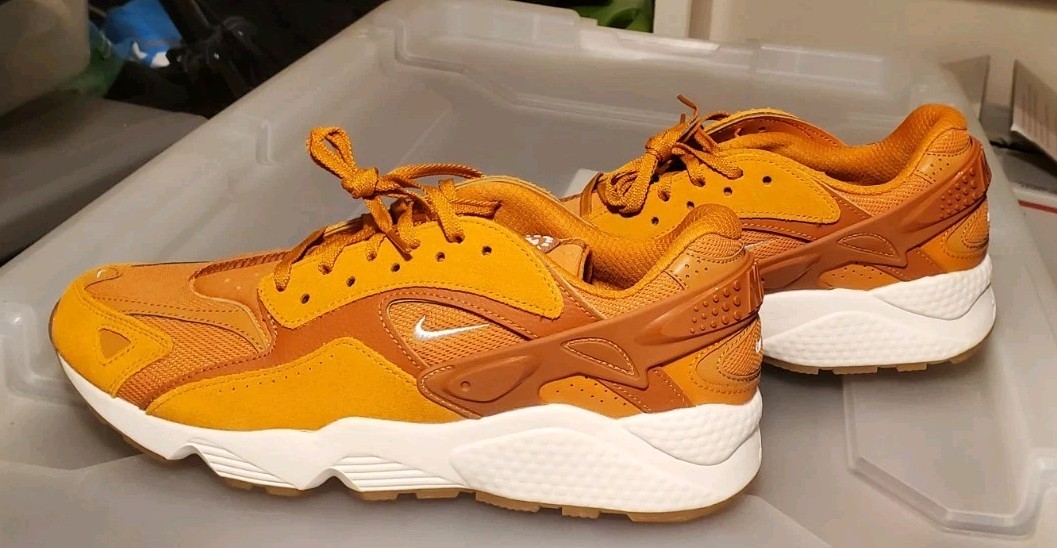 Size 10.5 Nike Air Huarache Runner Monarch