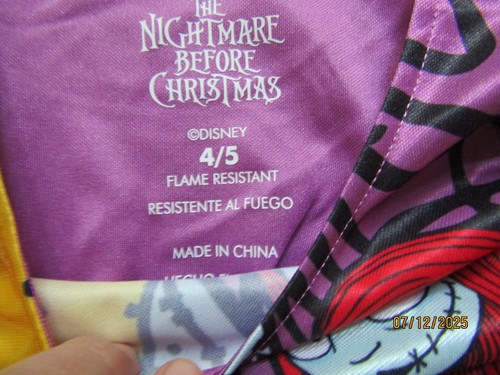 NWT GIRLS "THE NIGHTMARE BEFORE CHRISMAS" THEMED GIRLS NIGHTGOWN SIZE 4/5 - Picture 4 of 7