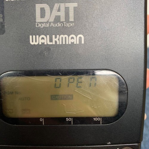Sony TCD-D3 Portable DAT Recorder Digital Tape Japan Used Sony Walkman Audio - Picture 6 of 17