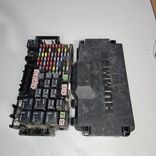 2006-2007 HUMMER H3 UNDER HOOD FUSE BOX RELAY BOX CONTROL MODULE OEM 15844336 