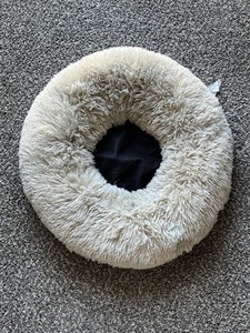 Koolaburra by Ugg Medium Sized Dog Bed 23"x23"x6" - Faux Fur Circular Cushioning
