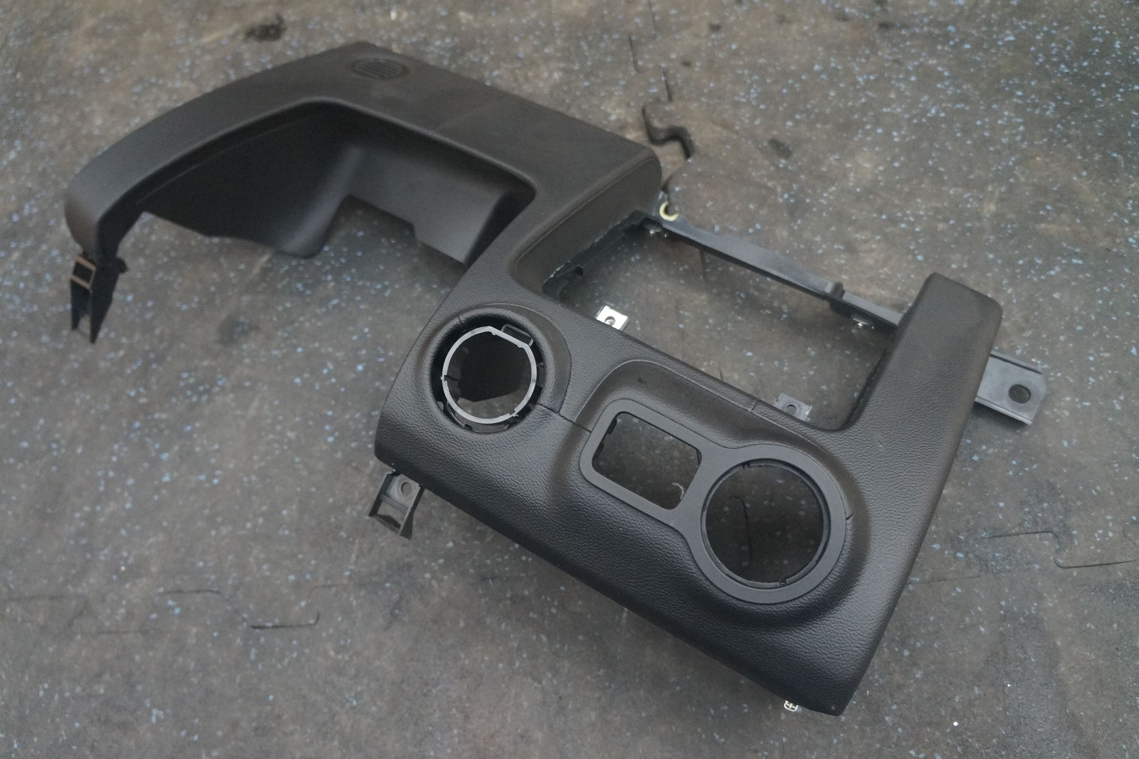 Left Driver Dash Lower Knee Trim Panel Pad 670018463 Maserati Ghibli 2014 *Note
