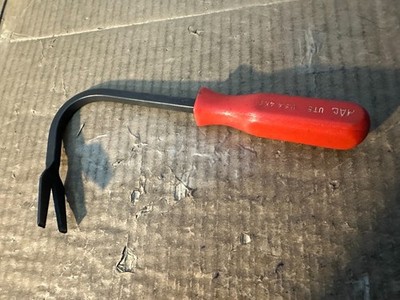 MAC TOOLS V-NOTCH BENT UPHOLDTERY TRIM PANEL REMOVAL TOOL UT5 4KT USA