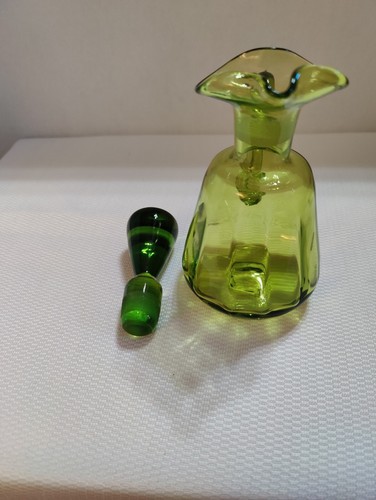Vintage OLIVE GREEN BLOWN ART GLASS CRUET & STOPPER 7” Tall - Picture 6 of 9
