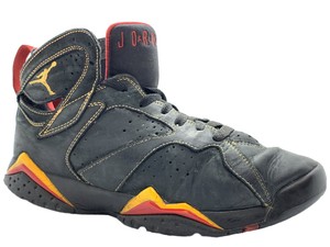 black and yellow 7s