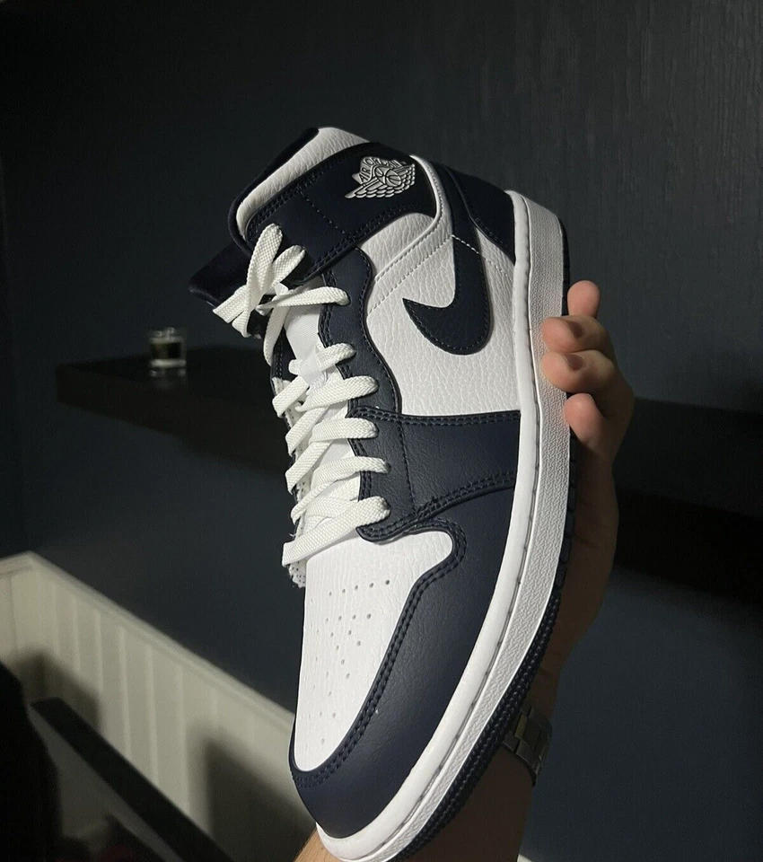 Talla 9UK - Air Jordan 1 Mid Blanco Negro Dorado Obsidiana Foto 2 de 4