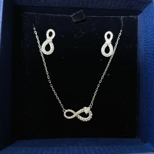 Conjunto de collar y pendientes Swarovski Infinity con caja de JPN - Imagen 2 de 2