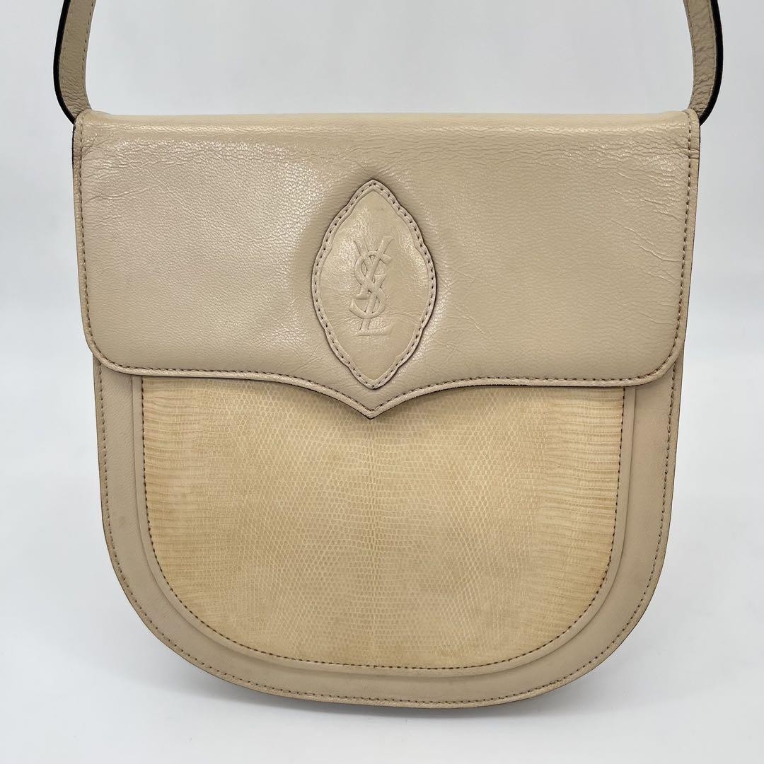 Borsa a tracolla Yves Saint Laurent Cassandra con logo e scatola in rilievo lucertola ecc