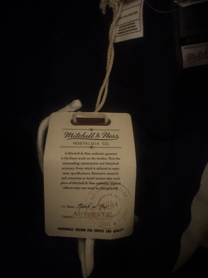 PANTALONES CORTOS DE BALONCESTO AUTÉNTICOS MITCHELL & NESS NCAA GEORGETOWN HOYAS 1995-96 2XL Foto 3 de 4