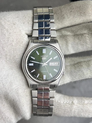 Vintage Seiko 5 Automatic Men's Watch Day/Date Japan