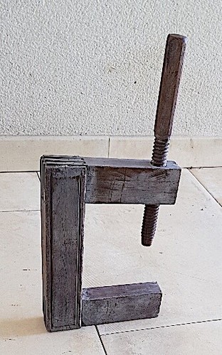 Grand étau Vintage En Bois Des Années 30 - Serre-joint D'atelier En Bel état, Outil Ancien De Menuiserie