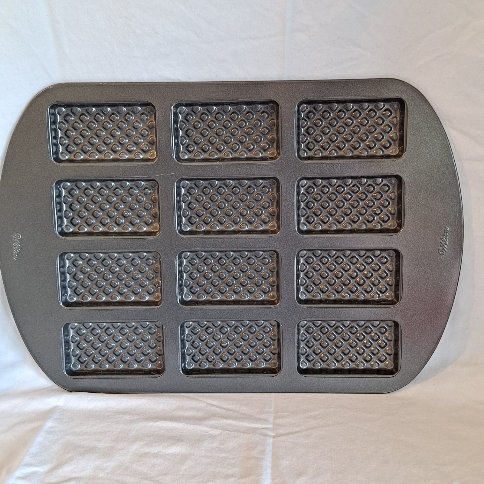 Wilton ICE CREAM SANDWICH PAN Divided Mini Cake Mold Waffle Cookie