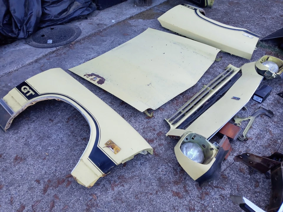 Chevy Vega GT 1976 parte delantera, puertas, tablero, colón del volante, capó, guardabarros, Foto 2 de 4