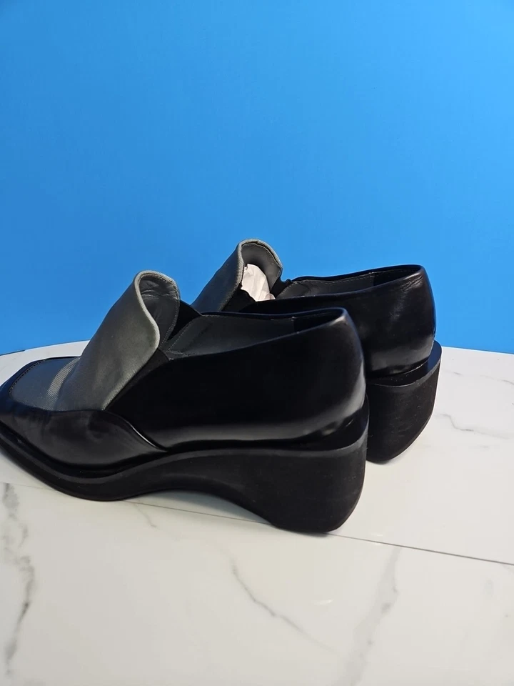 Zapatos sin cordones Joan David de cuero/textil negro de 2,5" con bloque de cuña 8M hechos en Italia Foto 4 de 4