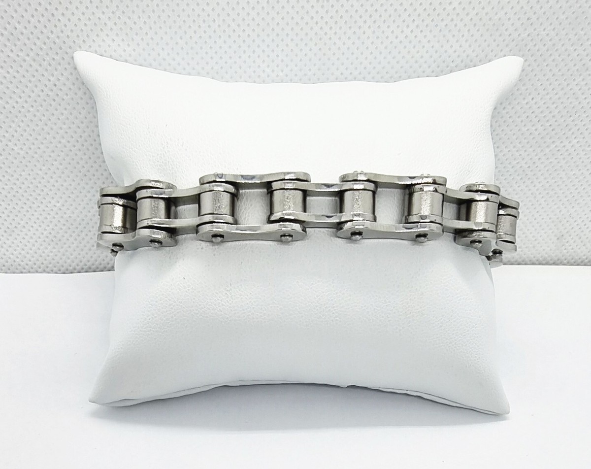 Bracciale Moto In Acciaio Inox Per Uomo: Robusto, Elegante E Con Un Look Grintoso - copertina
