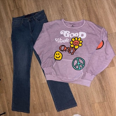 PacSun Good Vibes Only Sweatshirt M Gloria Vanderbilt Jeans 8 Outfit A60