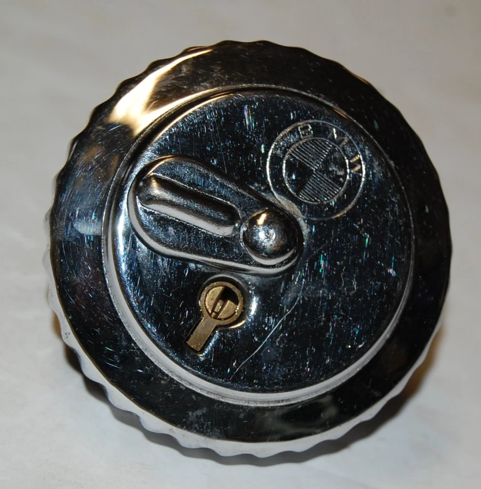 Tapa del tanque de combustible gasolina BMW 1800 2000tii 2002 2002ti 2800 2800CS OEM cromado Foto 4 de 4