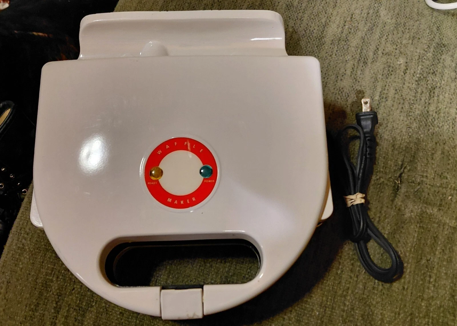 Belgian Waffle Maker Model TSK-245W White