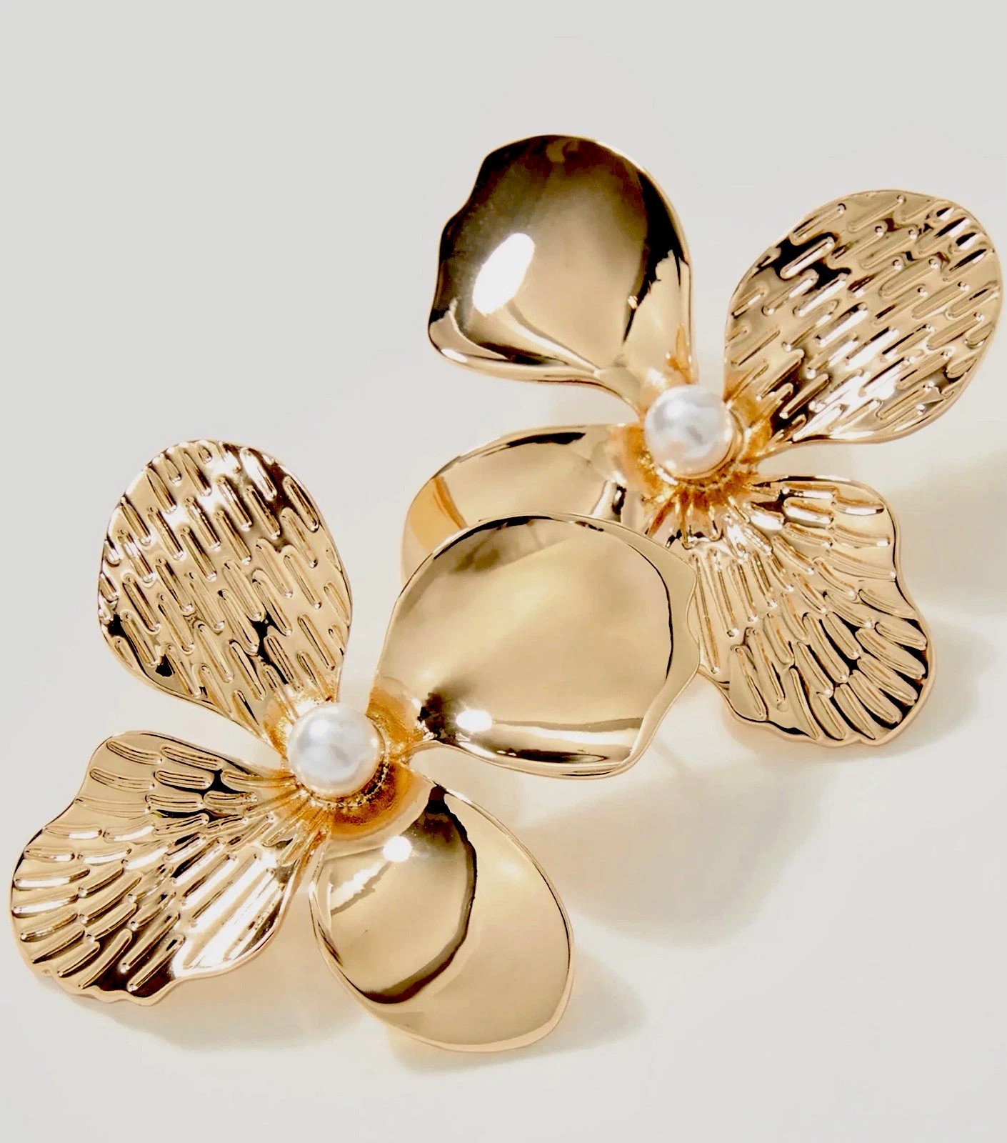 Lilly Pulitzer NWT Shady Babe Earrings Gold Metallic