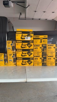 DEWALT XR 20V Hammer Drill & Impact Driver Combo Kit with Batteries