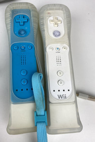 Nintendo Wii Sports Bundle RVL-001(USA) Gamecube Compatible Games Nunchucks 1 GB