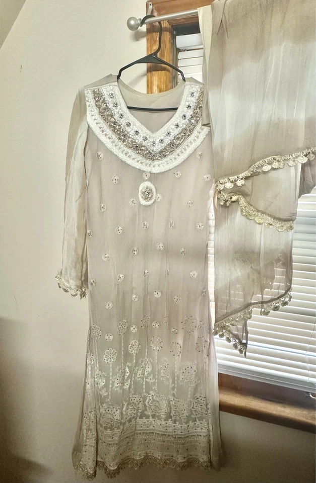 Salwar Kameez Foto 2 de 3