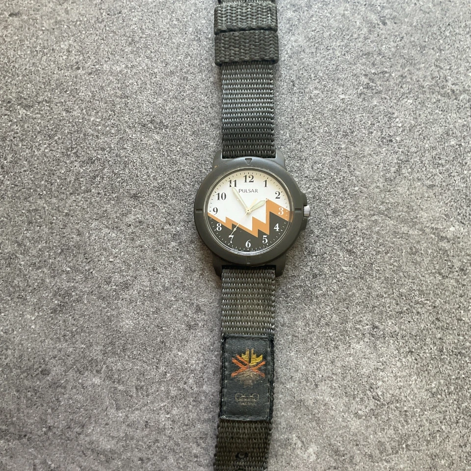 Raro Reloj Pulsar Para Hombres Vintage V501-8C10 37mm Estuche de Resina Nylon Banda Bin T Foto 2 de 4