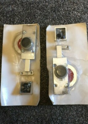 2 Türschlösser / Schieber.  keine Ahnung von ihnen.  aber hey einige werden sie neu kaufen.