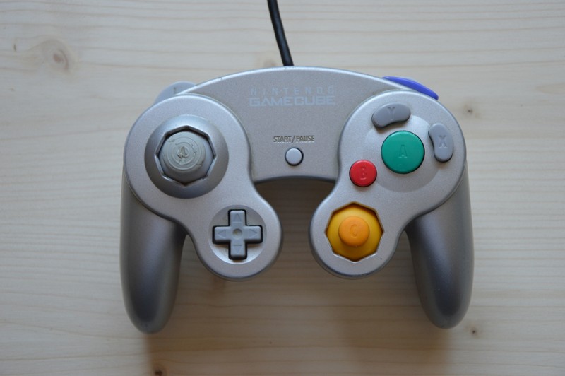 NGC - Original Nintendo Controller Silver (Used Condition)