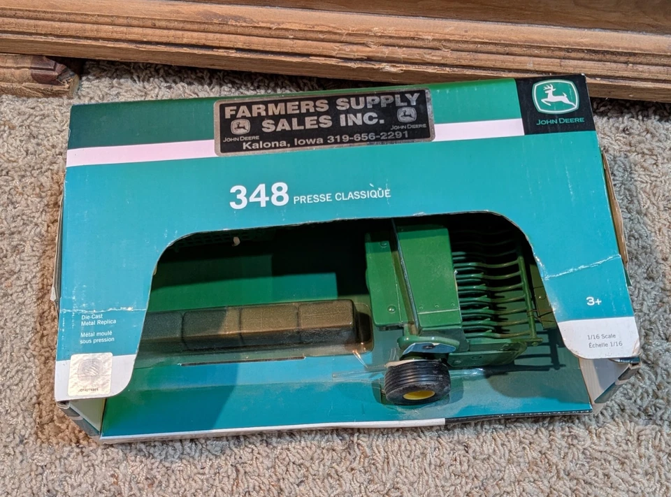 Empacadora de heno cuadrada John Deere escala 348 1/16 nueva en caja Foto 2 de 4