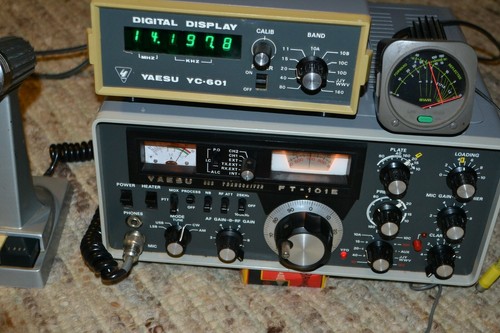 Restoring a vintage Yeasu FT 101 ZD ham radio