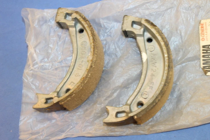 Kit de zapatas de freno OEM YAMAHA XT225 TTR-90E TTR110E Y-Zinger PW80 4BE-W253E-00 Foto 2 de 4