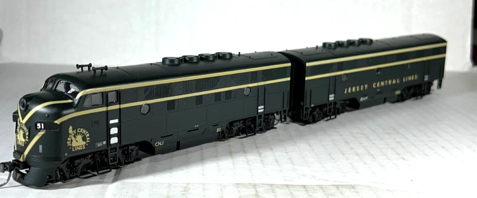 LIFE-LIKE PROTO 1000 HO A-B F3 POWERED LOCOMOTIVE SET JERSEY CENTRAL LINES 31421 - Image 3 of 3